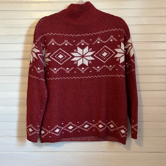Classic pullover! Fits more like a small/medium. - Picture 2 of 2